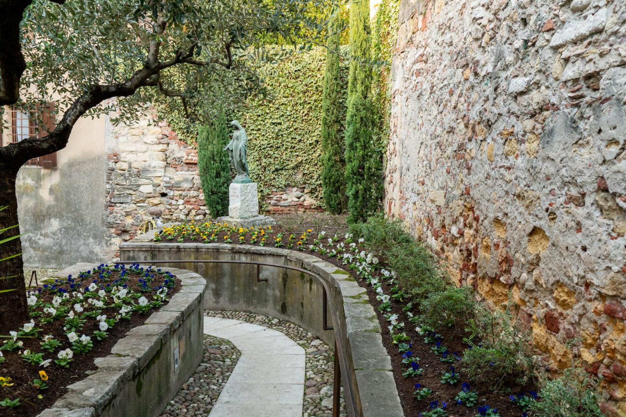 La Finestra Sul Ponte By Postcardsfrom Panzió Verona Kültér fotó
