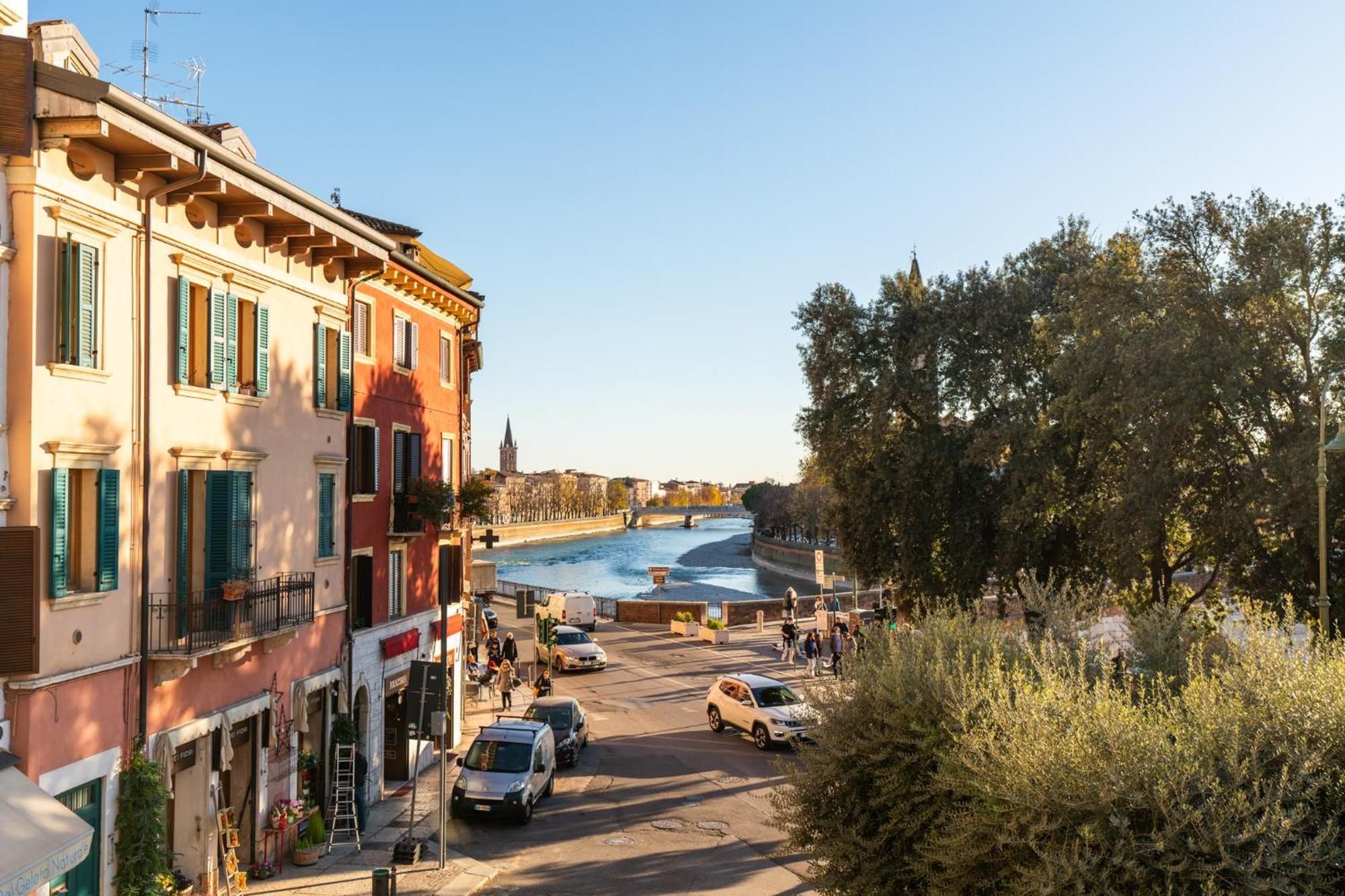 La Finestra Sul Ponte By Postcardsfrom Panzió Verona Kültér fotó